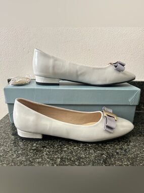 C. Paravano Womens Ballet  Metal Bow Tie Leather Flats Leather Light Grey Sz 9.5